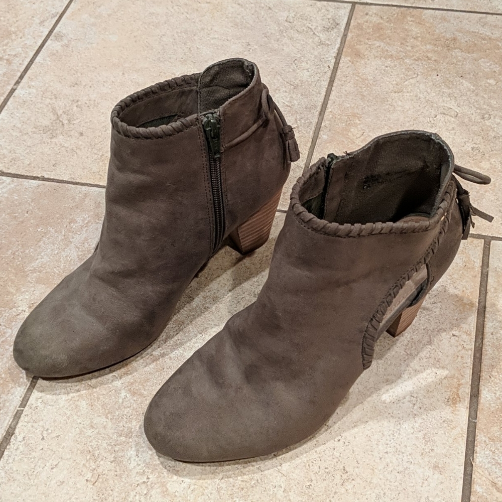 Report booties